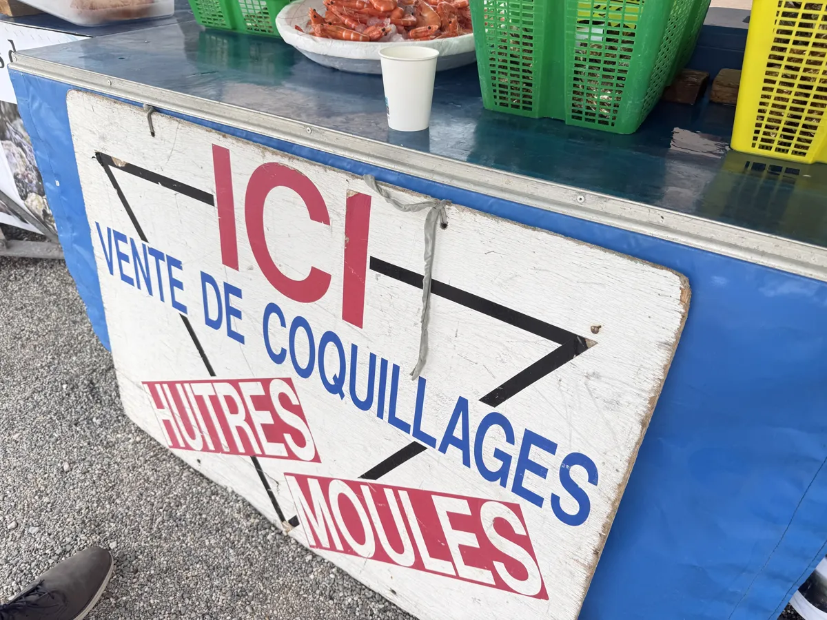 Panneau « Ici vente de coquillages, huîtres, moules »